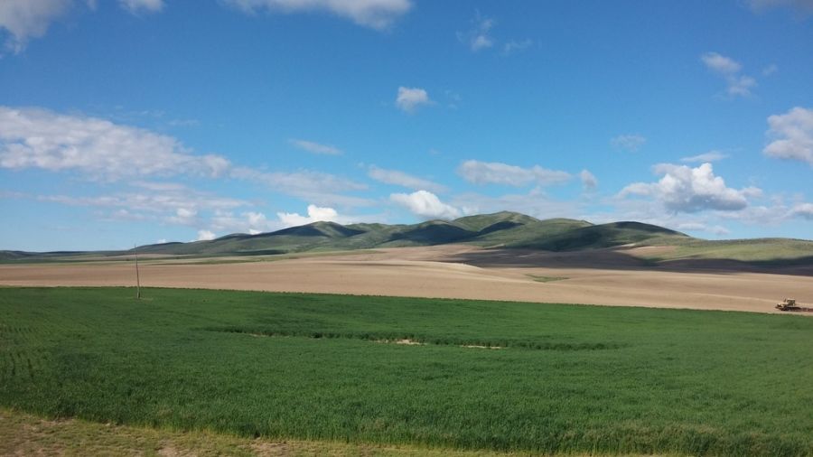 flatbed driver's pictures of farm in the middle of nowhere in Idaho