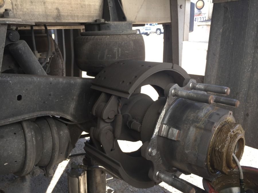 tractor trailer broken hub and stud