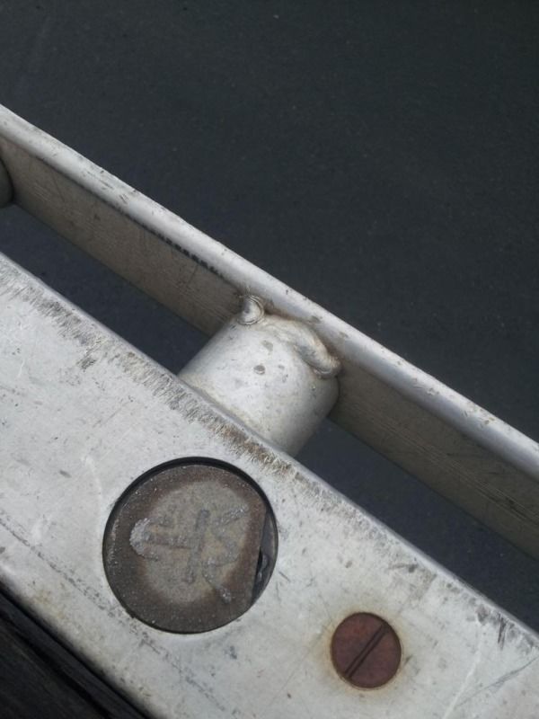 example of improperly welded rubrail spacer on flatbed trailer