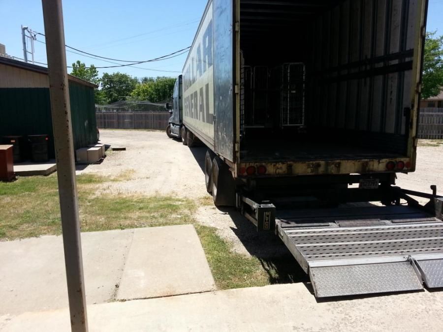dollar general trailer with lift gate