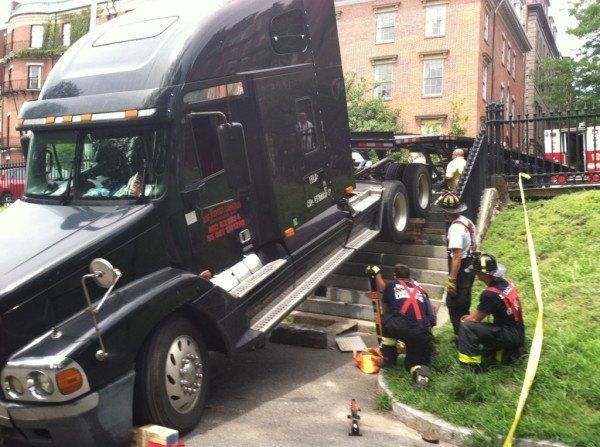 tractor trailer with flatbed crashes into Boston Common