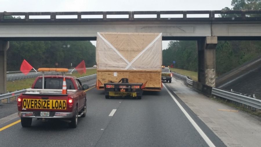 oversize load on flatbed trailer barely clearing <span class=