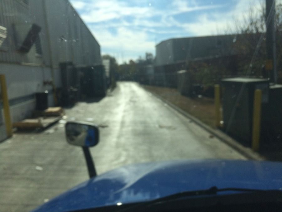 west rock knoxville tennessee truck driver going through alley