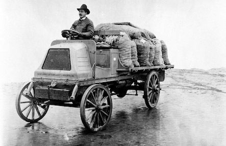 first truck designed by Vabis, 1902